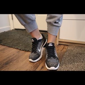 Women’s Nike Airmax Sequent 2